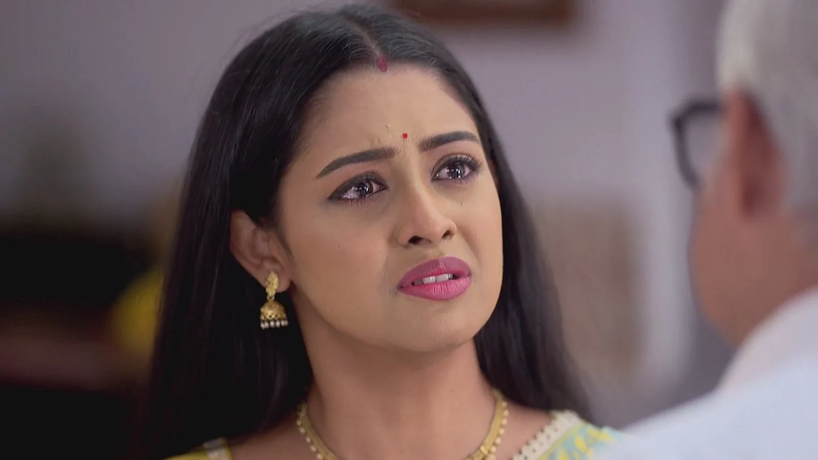 Parul Buys Herself Flowers - Parineeta 