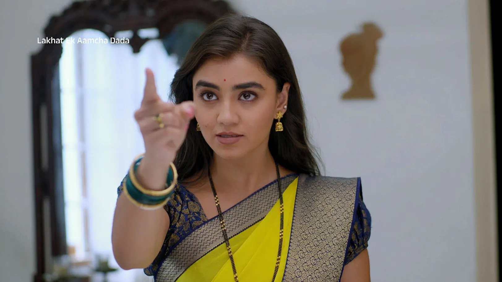 Tulja Vows to Expose Daddy - Lakhat Ek Amcha Dada - Promo