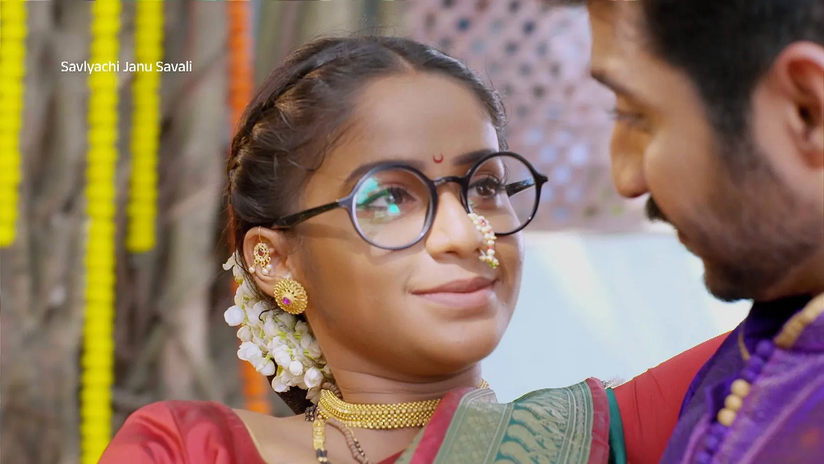 Sarang Helps Savali Complete the Puja - Savalyachi Janu Savali - Promo
