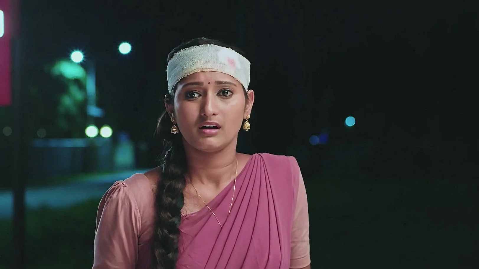Shambu Treats Durga's Injured Leg - Naa Ninna Bidalaare 