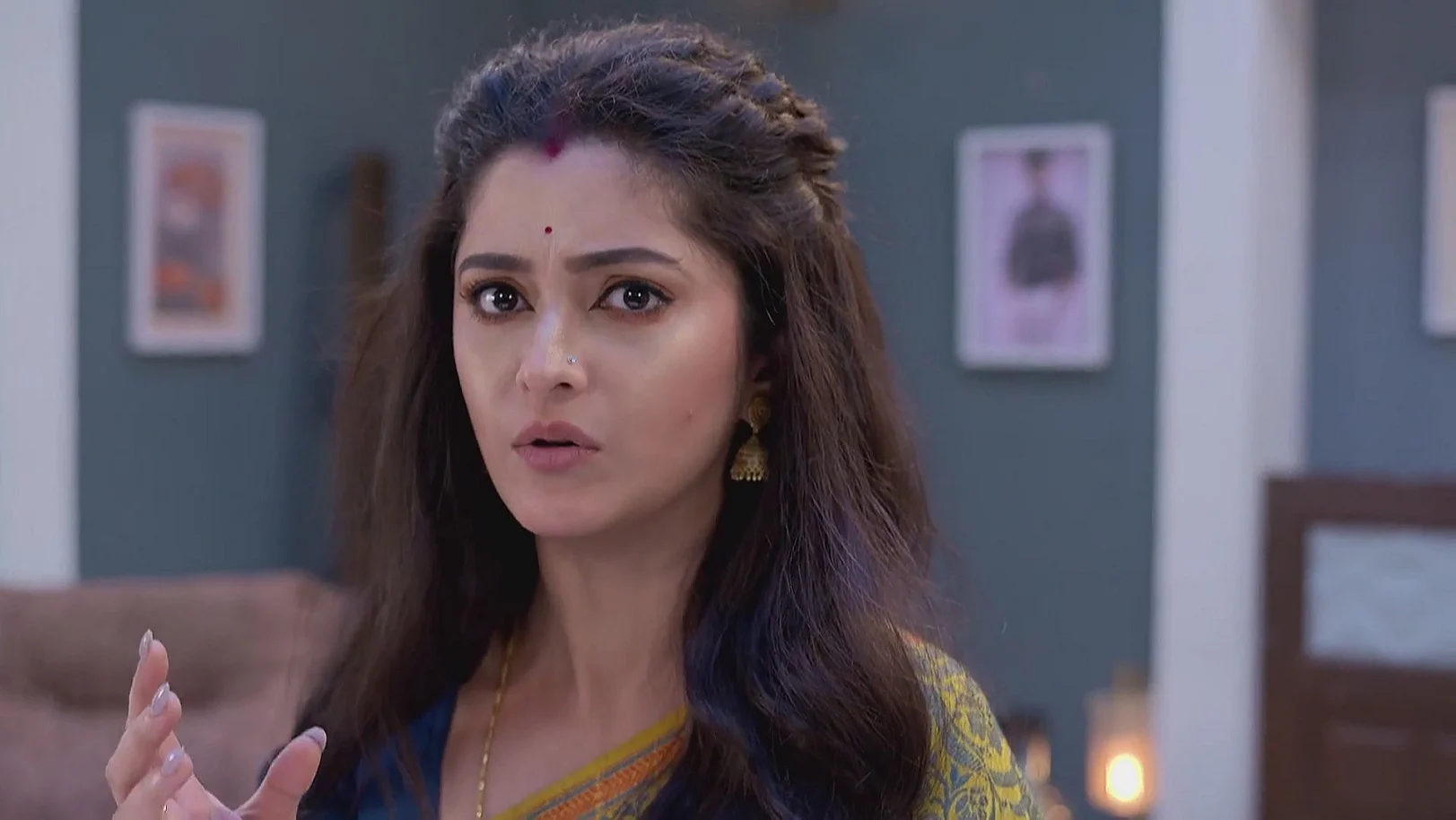 Aniket and Shyamoli's Doubts - Kon Gopone Mon Bheseche 