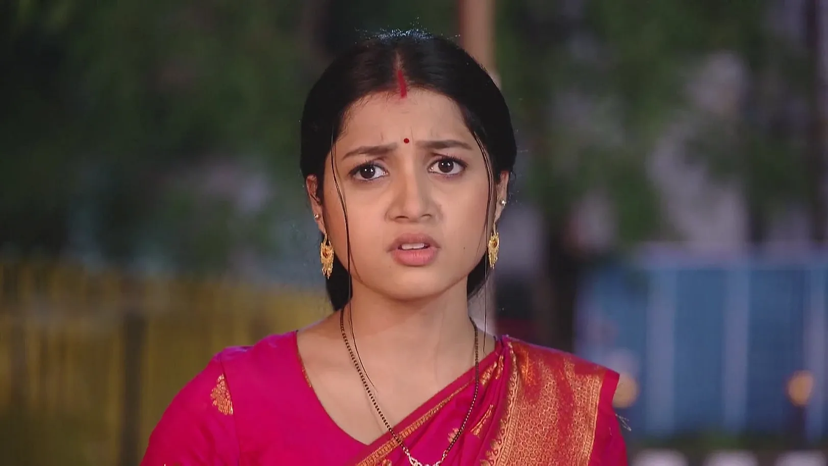 Dev Chases a Goon - Sathi Sata Janmara 