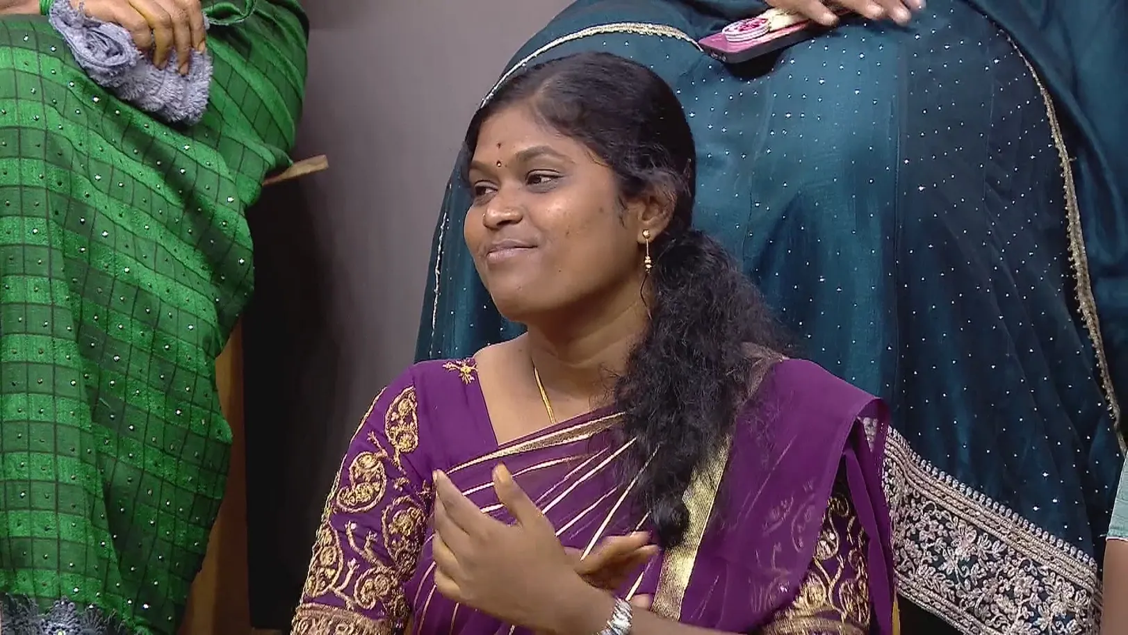 Aavudiappan Advises a Participant - Tamizha Tamizha S3 