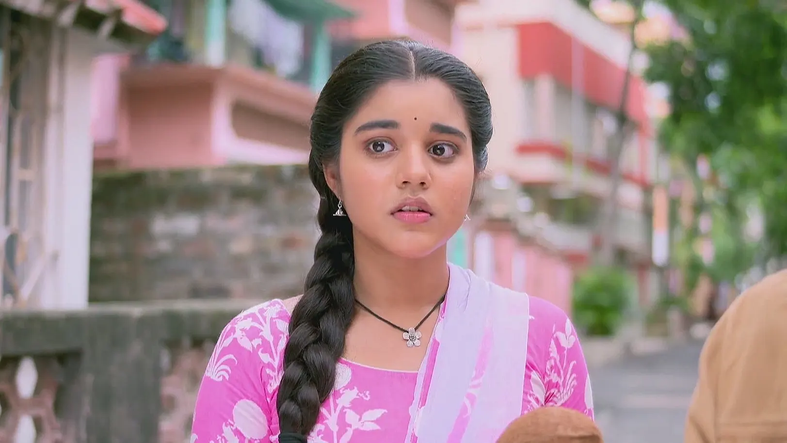 Kusum Bumps into Ishan on the Street - Kusum 