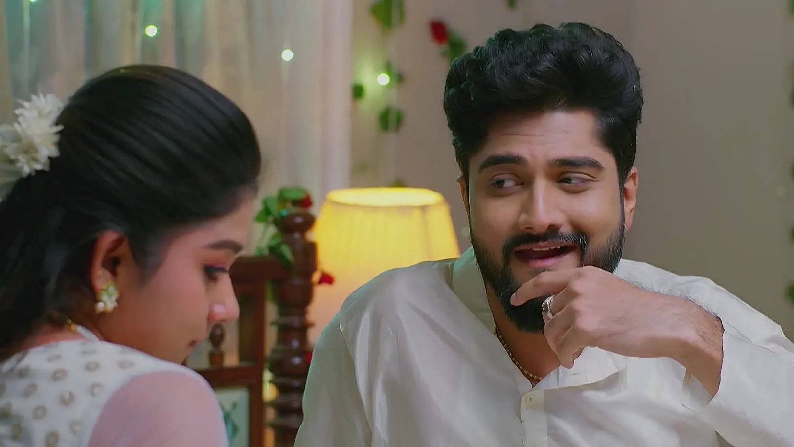 Aadhya Tries to Get Romantic with Srinivas - Sandhyaraaga 