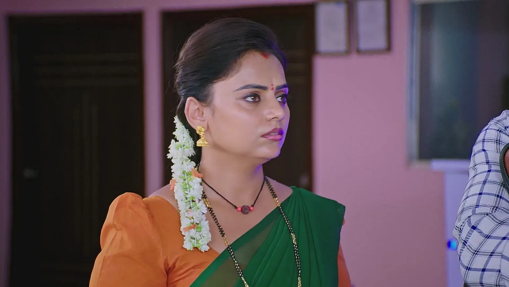 Santosh Tries to Take the Money Bag from Venky - Lakshmi Nivasa 