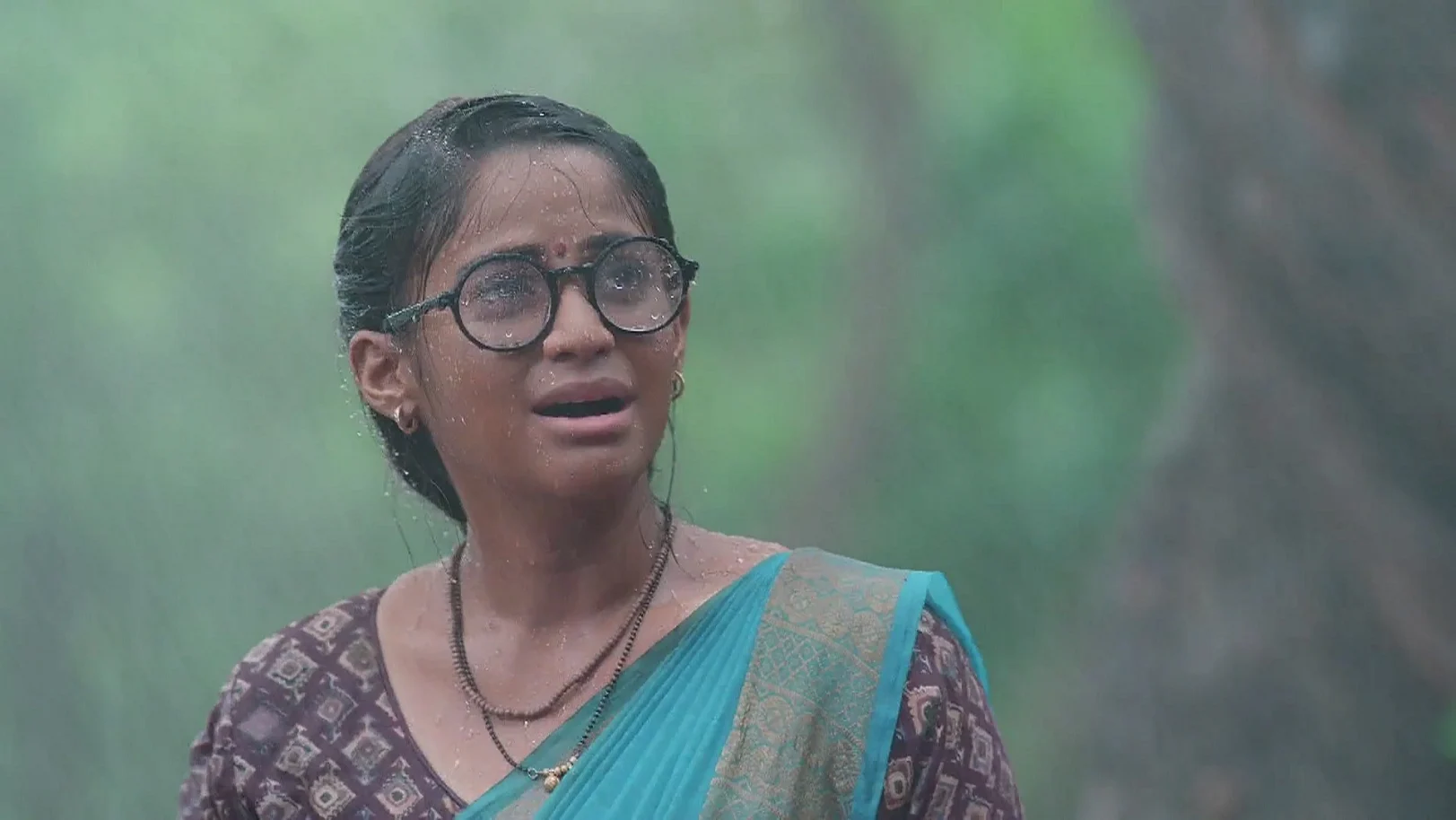 Sarang Feels Happy as Savali is Found - Savalyachi Janu Savali 
