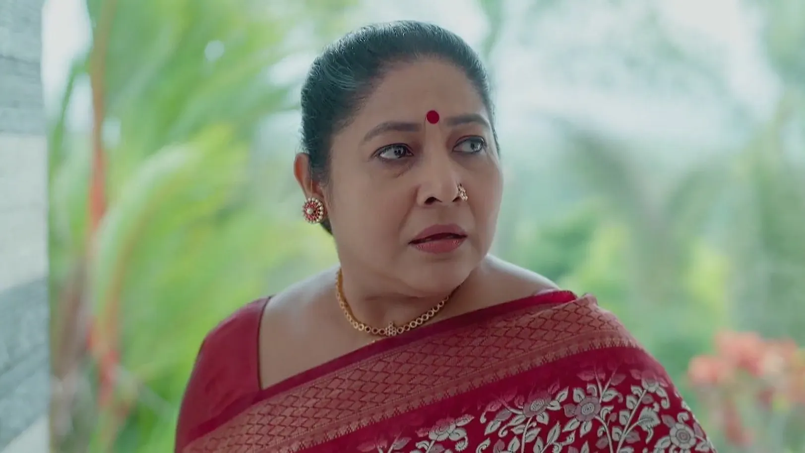 Karunakaran Has a Word with Anandavalli - Manathe Kottaram 