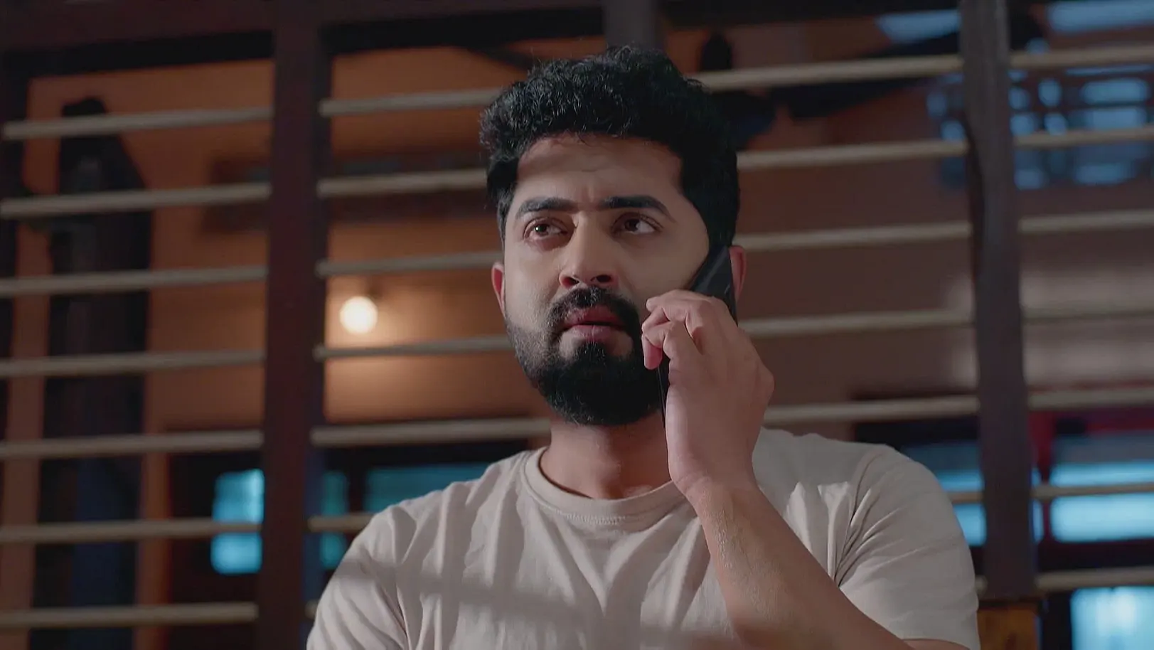 Rithika Shares Her Suspicion with Raju - Akale 