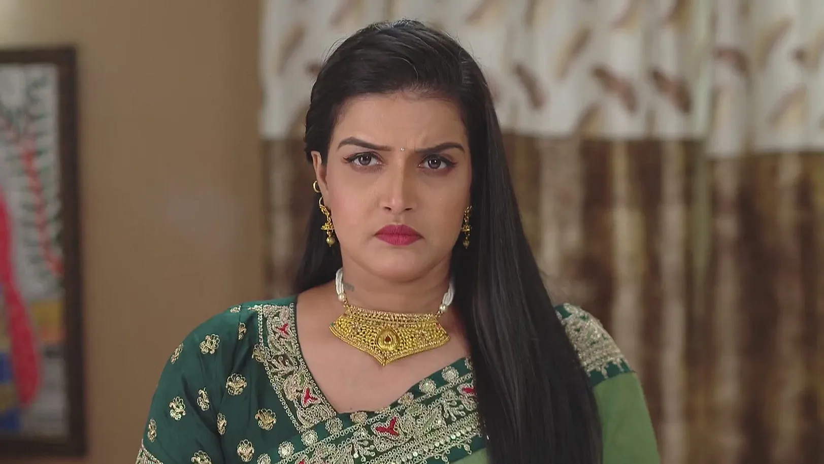 Bhagya Pacifies Shraddha - Bhagya Rekha 