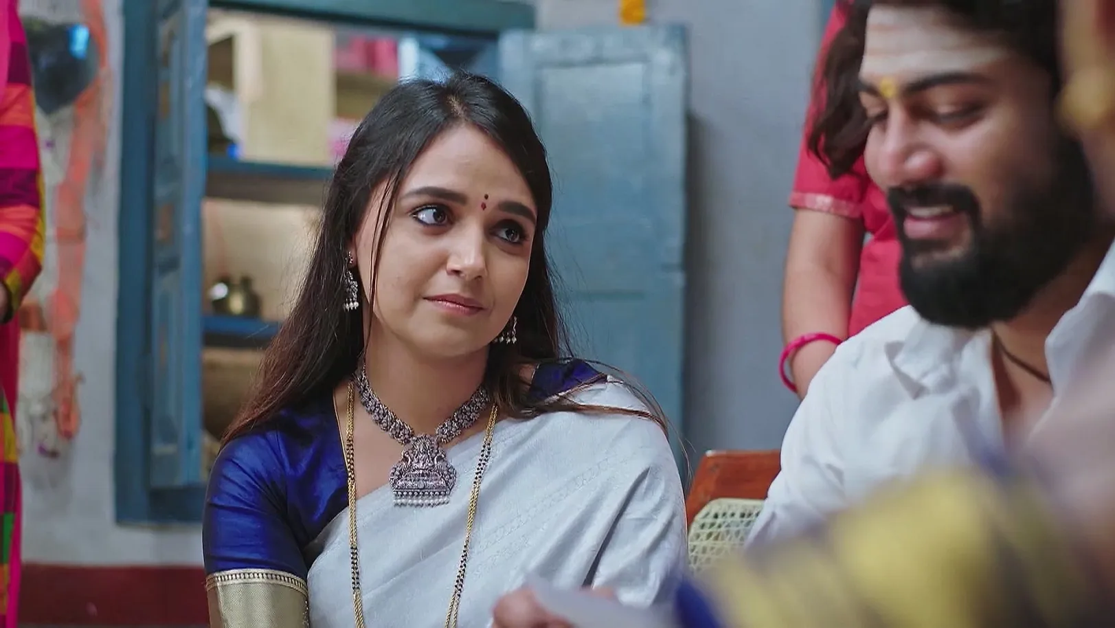 Shivanna and Parvathi Praise Rathna - Annayya 