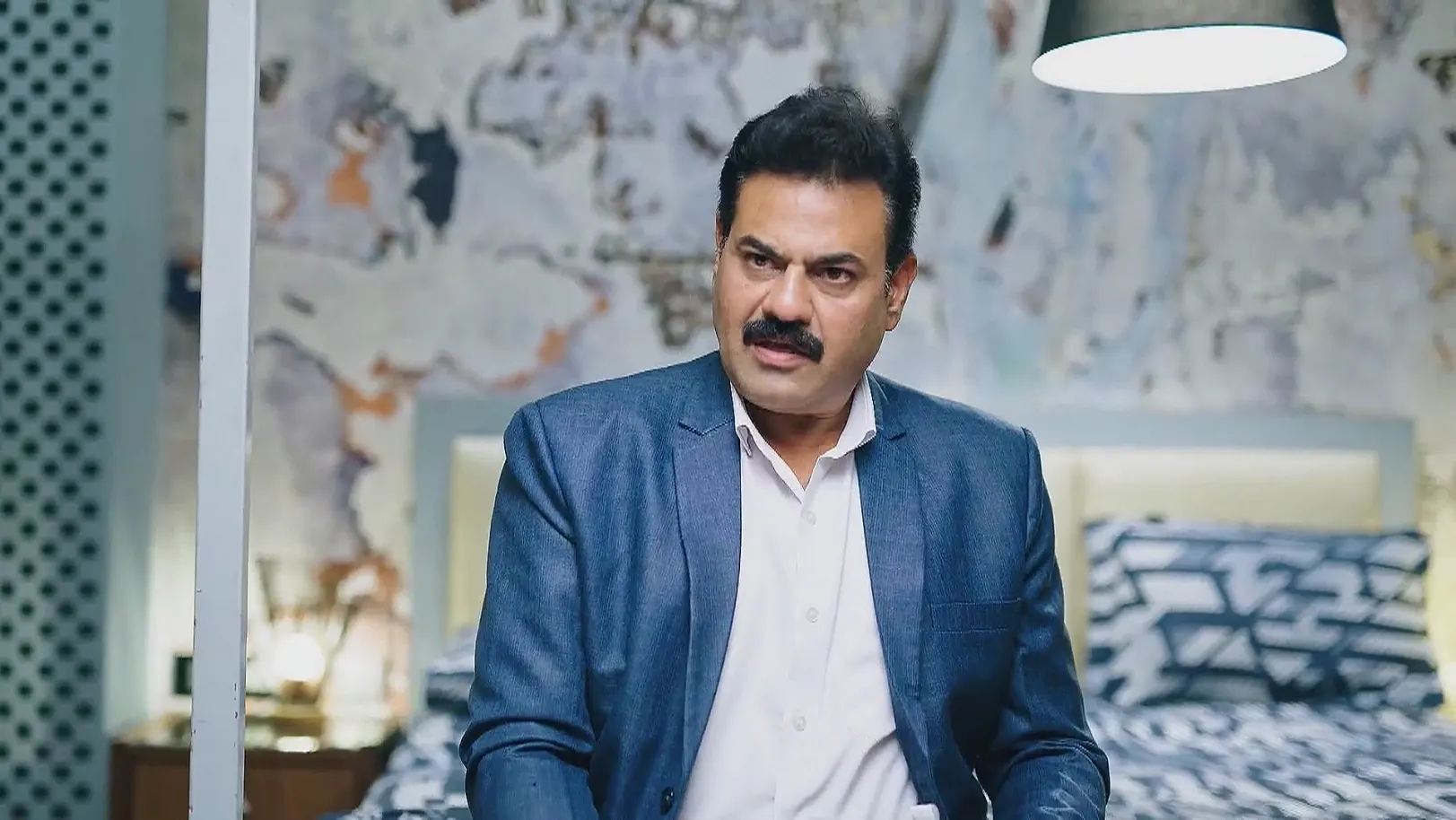 Bhoomika Scolds Goutham over Toys - Amruthadhaare 