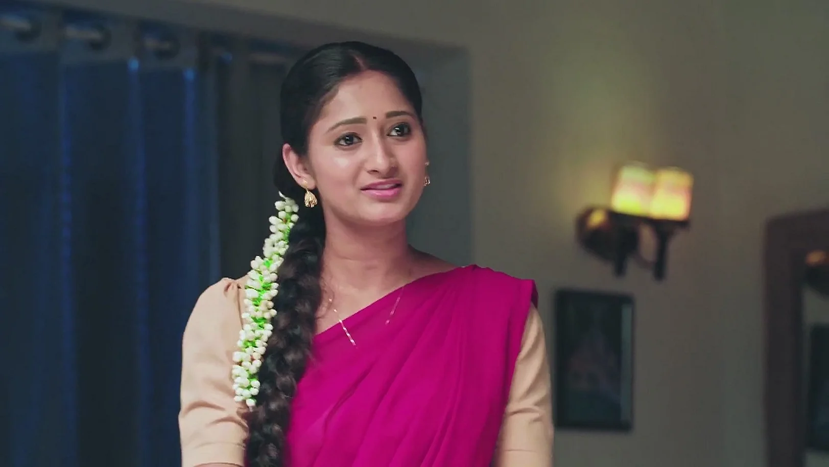 Damayanti Orders Durga to Clean Sharath's Room - Naa Ninna Bidalaare 