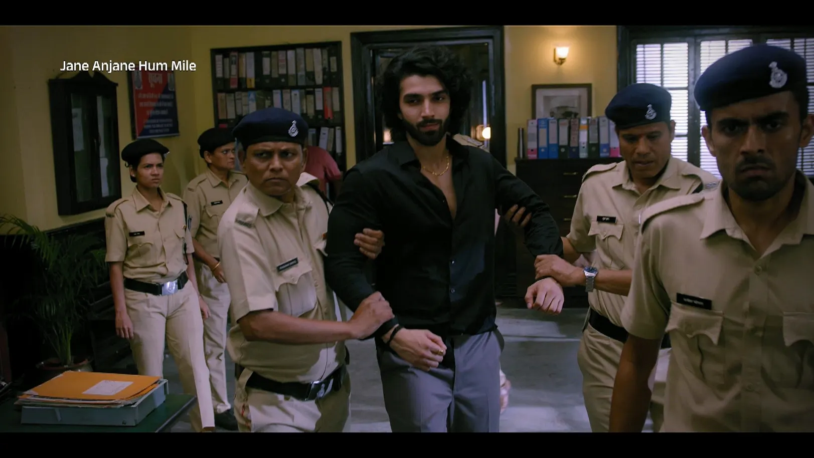 Raghav Gets Himself Arrested for Reet - Jaane Anjaane Hum Mile - Promo