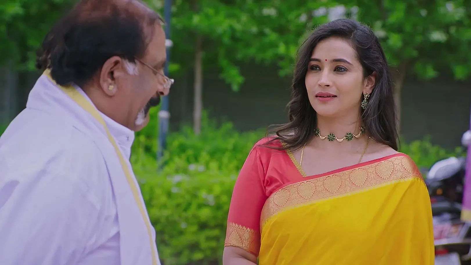 Neelu Shares Her Plan with Javare Gowda - Lakshmi Nivasa 