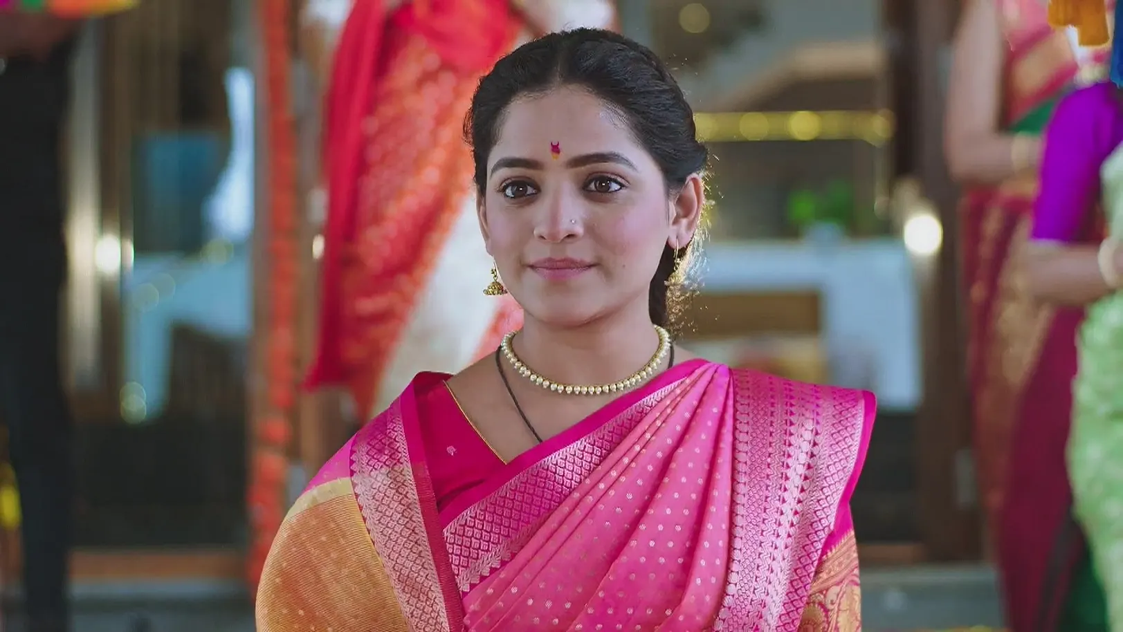 Damini Stops Priya from Worshipping 'Dindi' - Paaru 