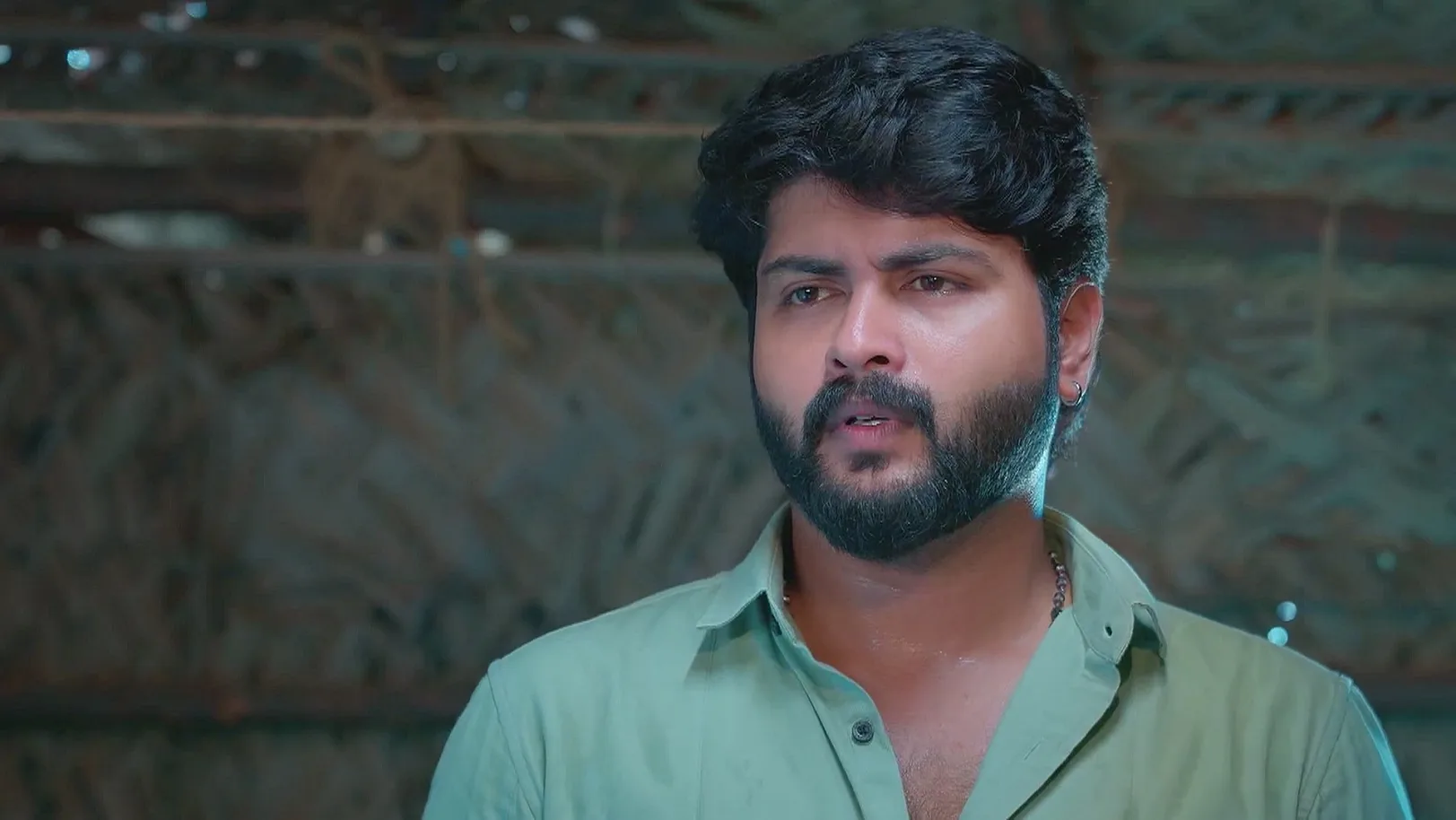 Karthik Complains about Viji - Veera 