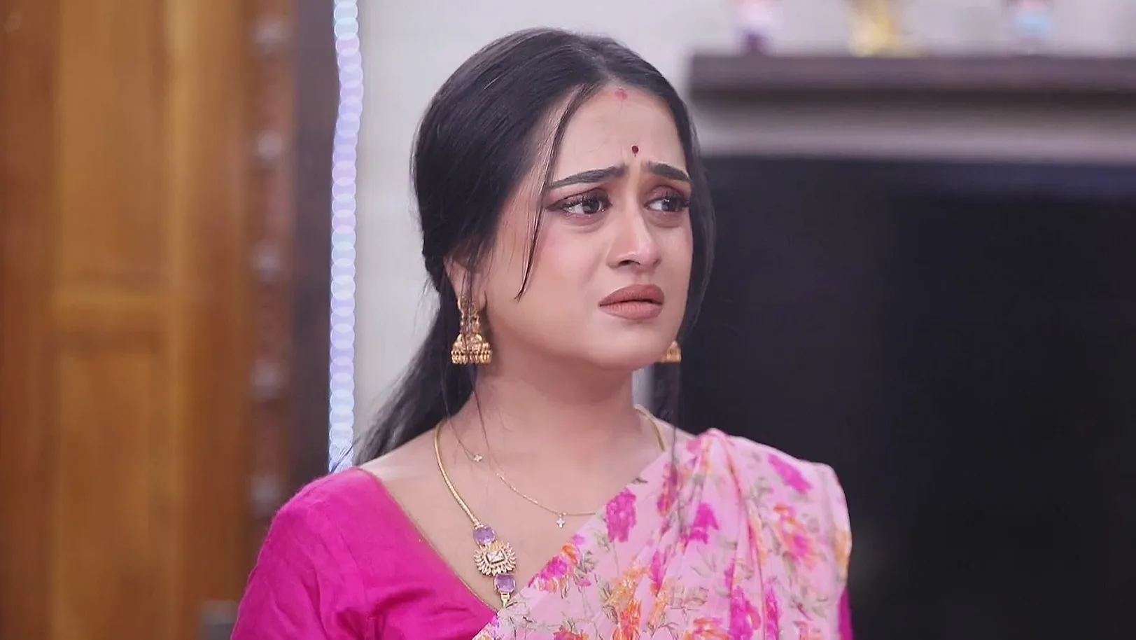 A Swami's Claim Baffles Hasini - Maari 