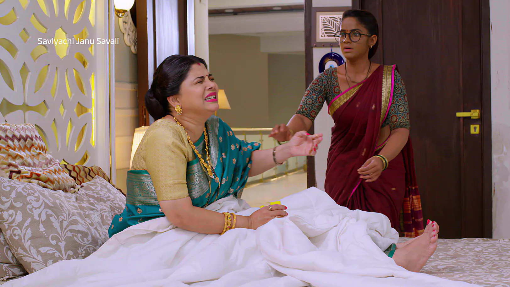 Savali Tends to an Injured Tilottama - Savalyachi Janu Savali - Promo