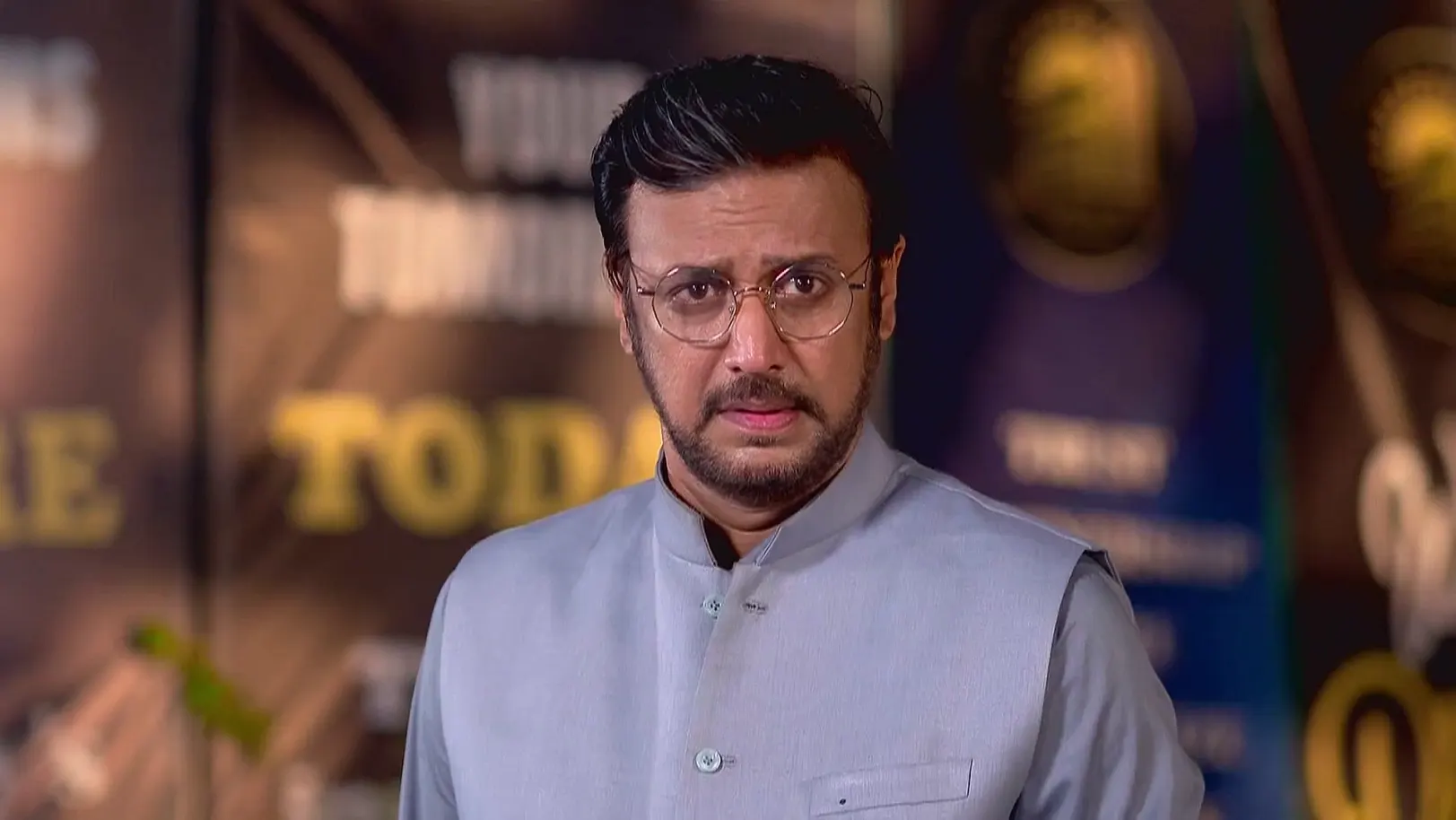 Arya Searches for Tarasundoree Maa - Chirodini Tumi Je Amar 