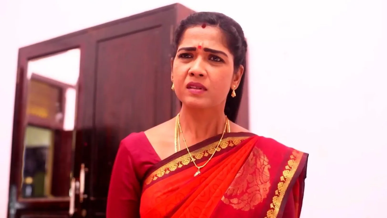 Aarti Laments to Amutha 19th January 2022 Webisode