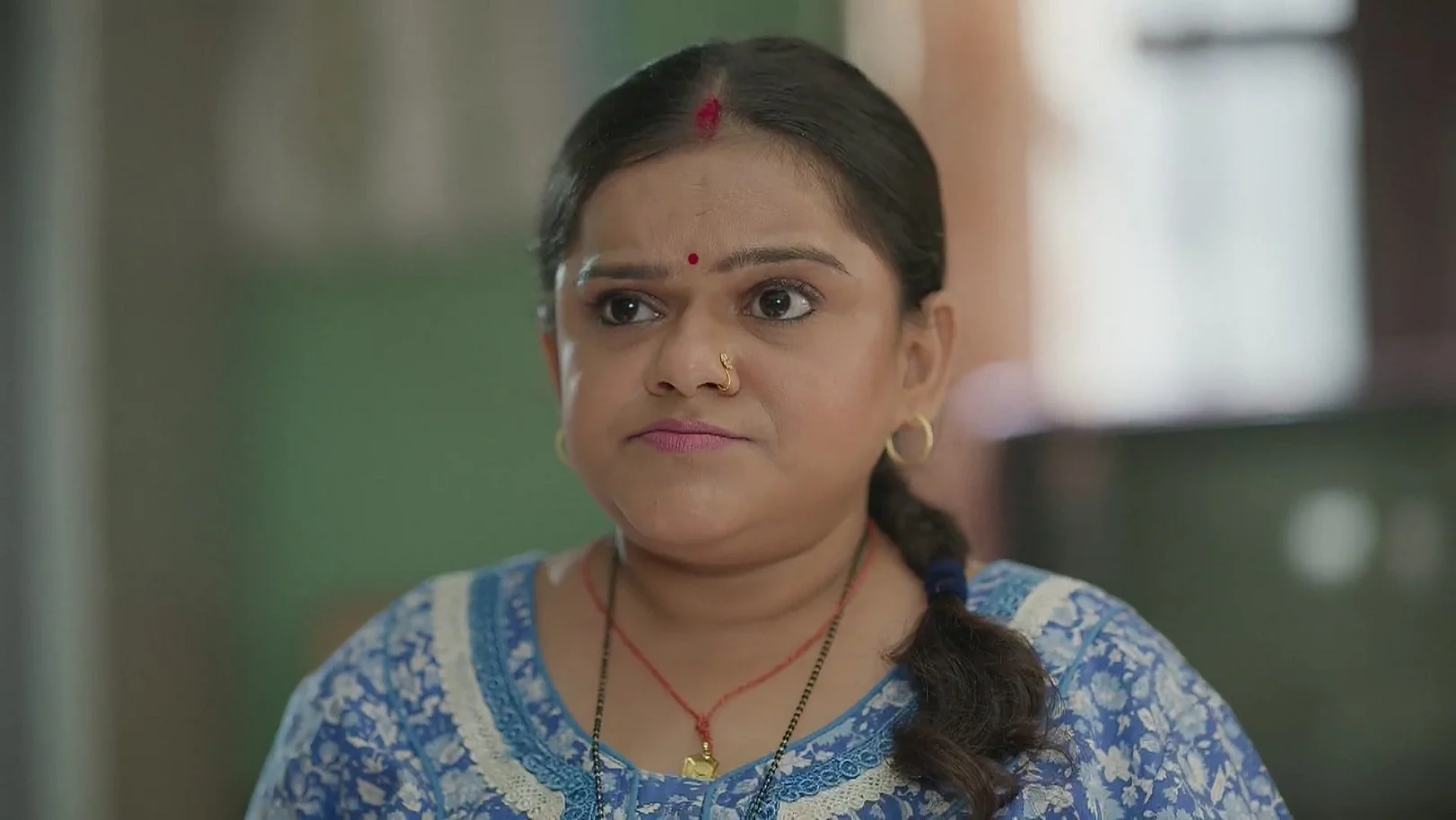 Pushpa Shows Anu's Saree to the Women - Tumm Se Tumm Tak 