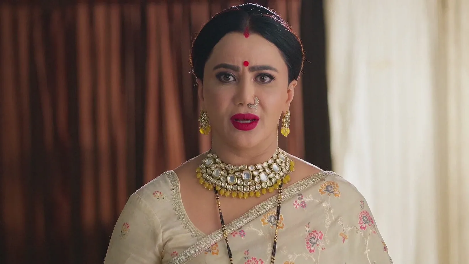 Chandrika Gets the News of Madhav's Murder - Vasudha 