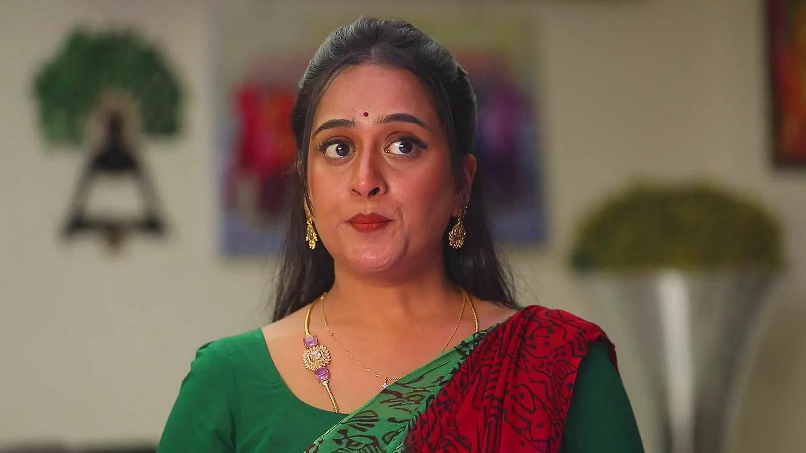 Durga Tries to Rescue Devi - Maari 