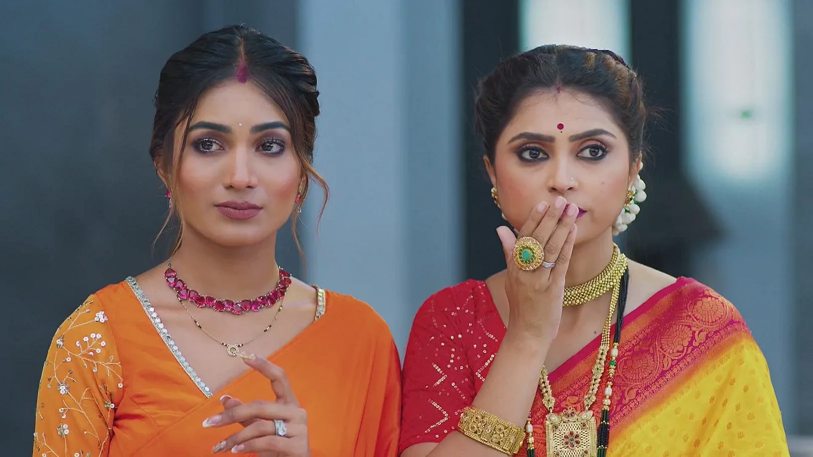Shriniwas Motivates the Ladies for the Competition - Lakshmi Niwas 