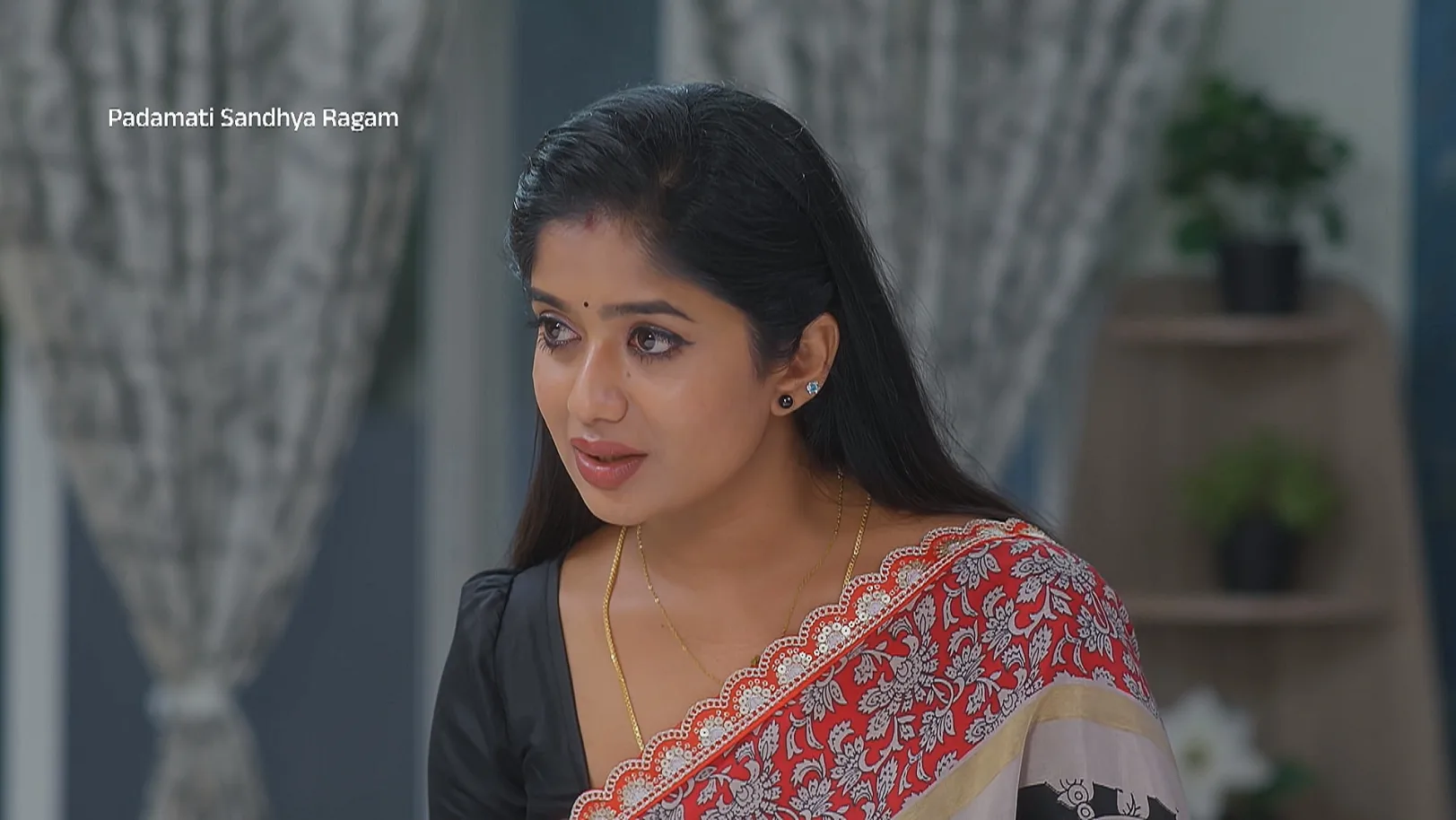 Showrya Lands in Trouble - Padamati Sandhyaragam - Promo