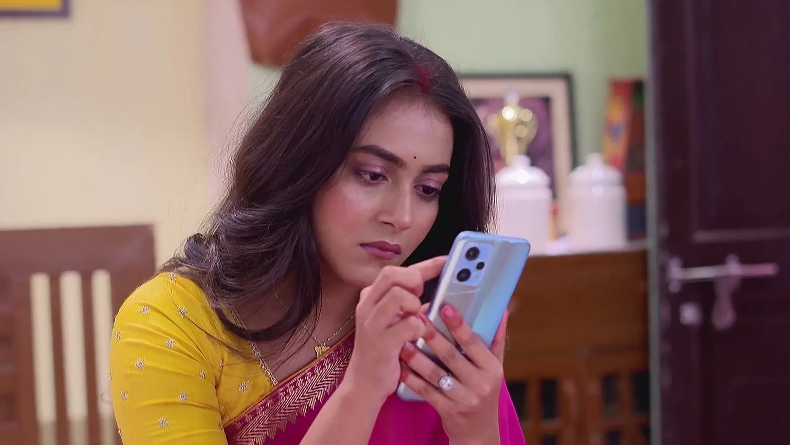 Aarshi Suspects Madhubani Has a Lookalike 13th August 2025 Webisode