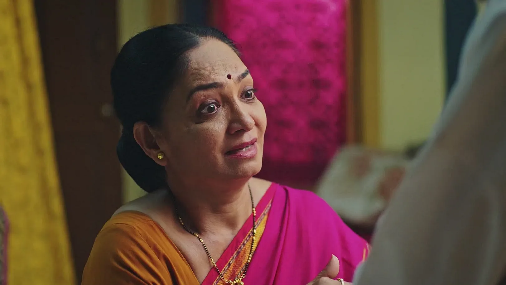 Tatya Apologises to Asha - Lakhat Ek Amcha Dada 
