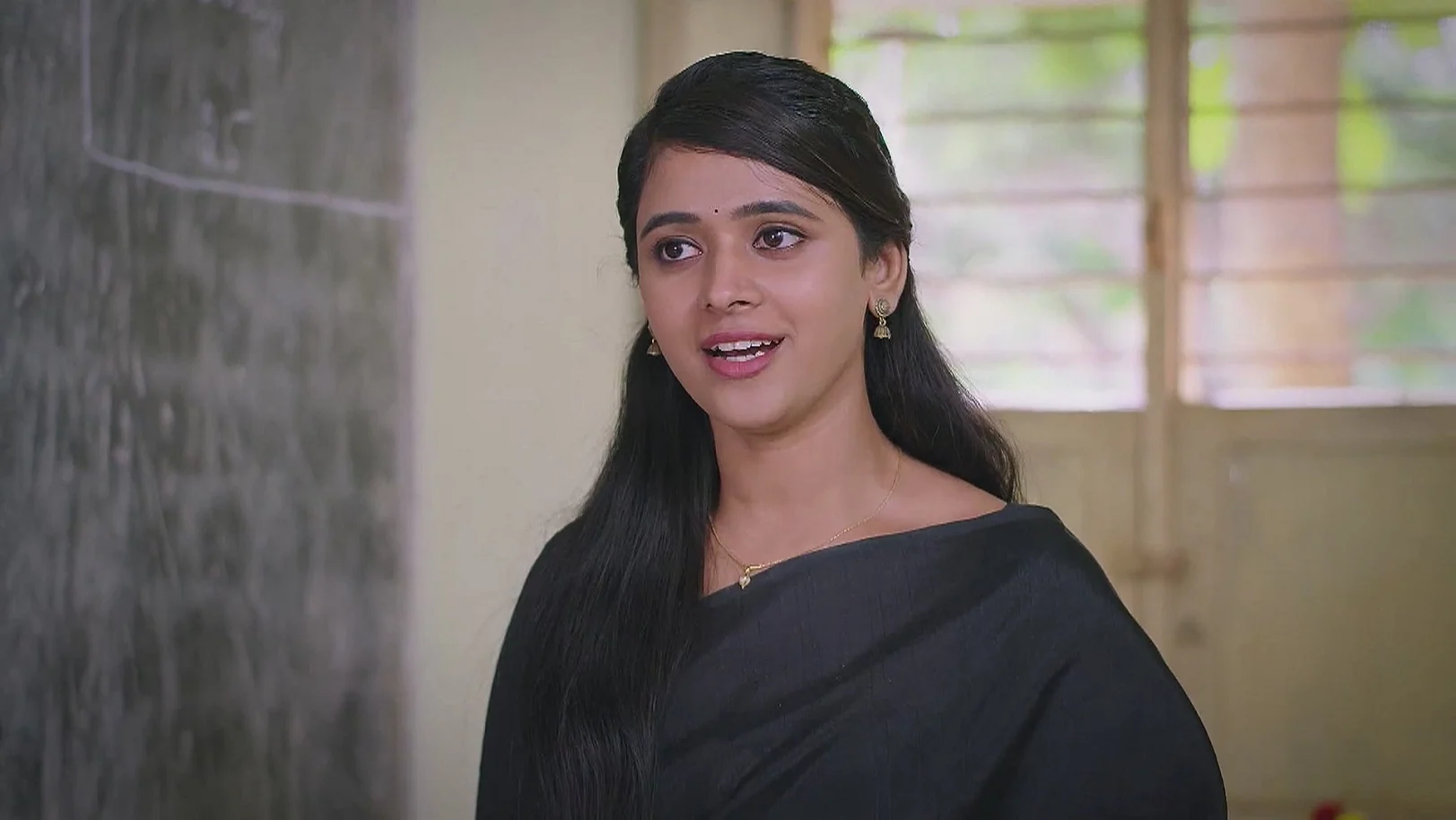 Akshara's Colleagues Mock Her - Jodi Hakki 