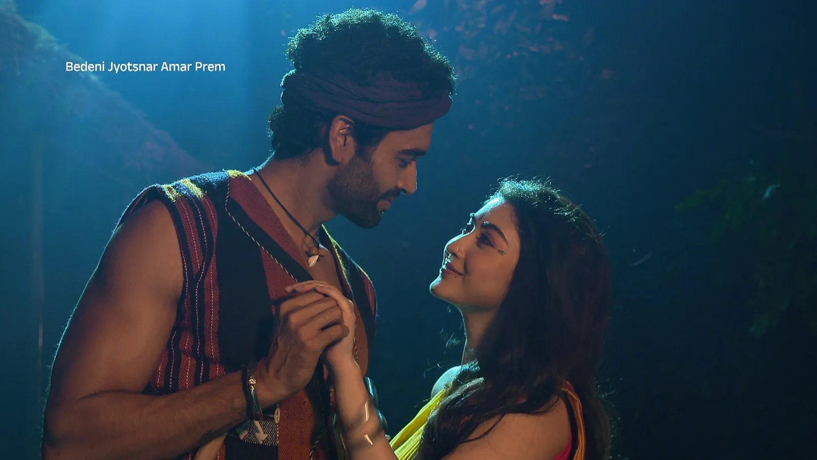 Jyotsna and Vikram Share a Moment - Bedeni Jyotsnar Amar Prem - Promo Jyotsna and Vikram Share a Moment - Bedeni Jyotsnar Amar Prem - Promo