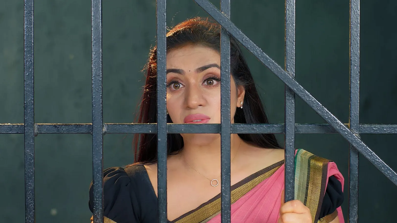 Karthigai Deepam - September 08, 2025 - Episode Spoiler