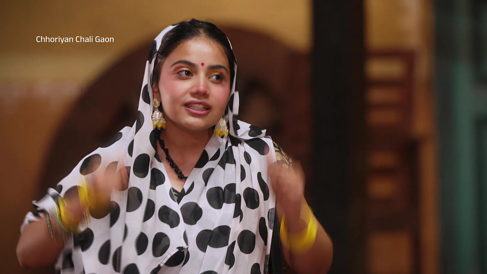 Dolly Gives Her Mother-in-law a Makeover - Chhoriyan Chali Gaon - Promo