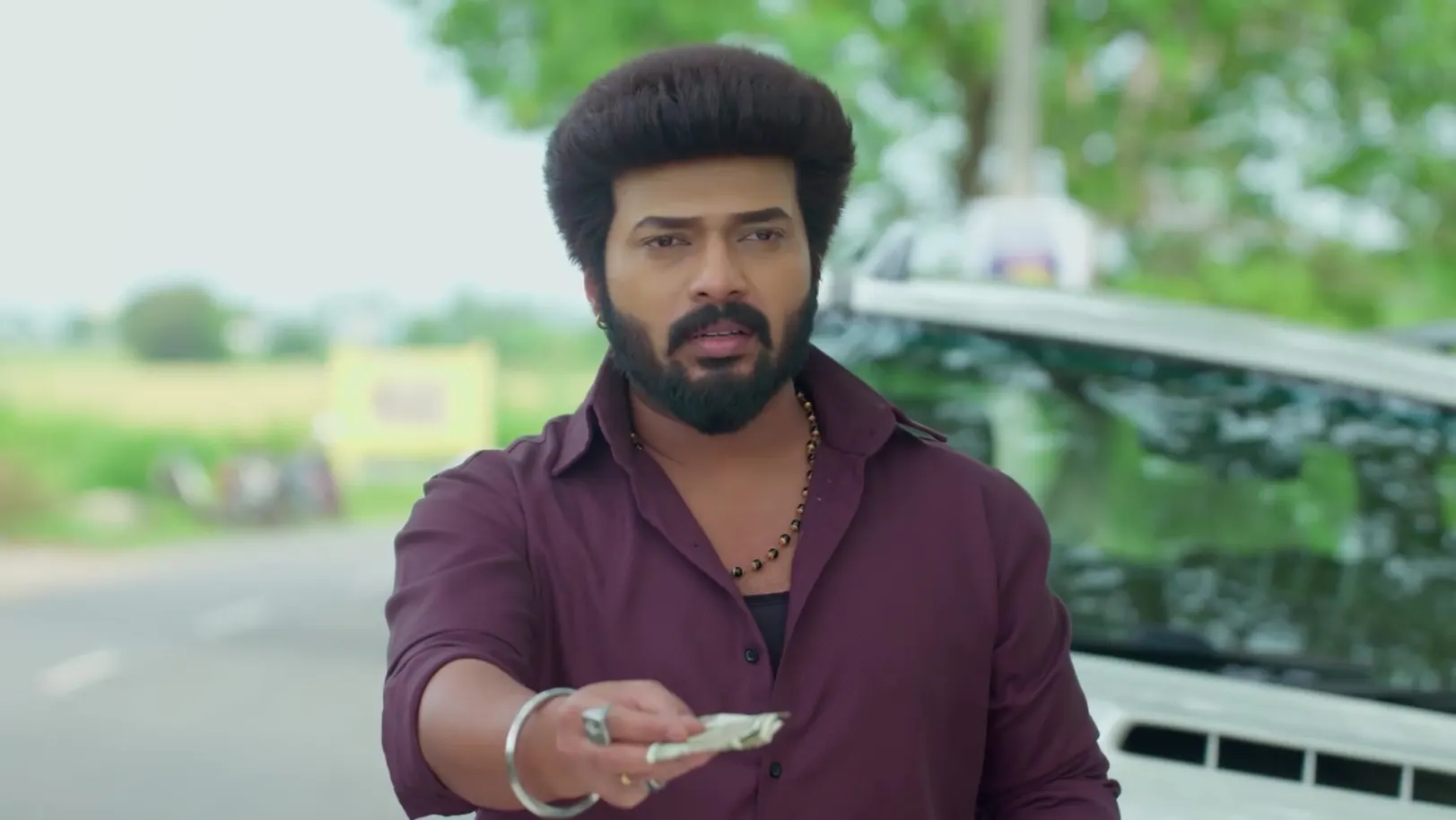 Raja Gets Maari's Phone - Karthigai Deepam 