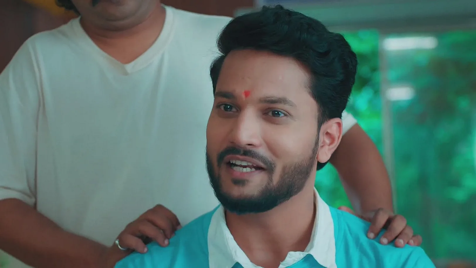 Kedar Gives Taarini a Saree - Taarini 