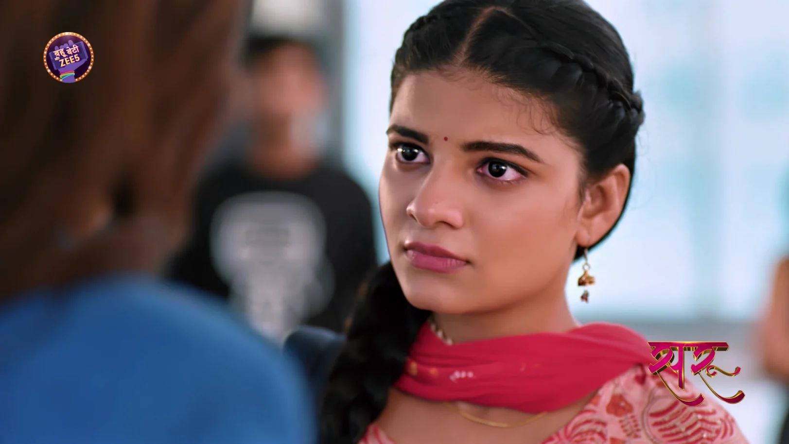 Anika Celebrates Her Engagement with Ved by Distributing Sweets - Bahu Beti Aur ZEE5 Episode 114 Anika Celebrates Her Engagement with Ved by Distributing Sweets - Bahu Beti Aur ZEE5 Episode 114