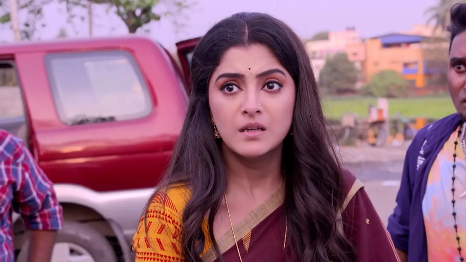 Shyamoli Fights with the Goons - Mana Rahigala Tumarithare 
