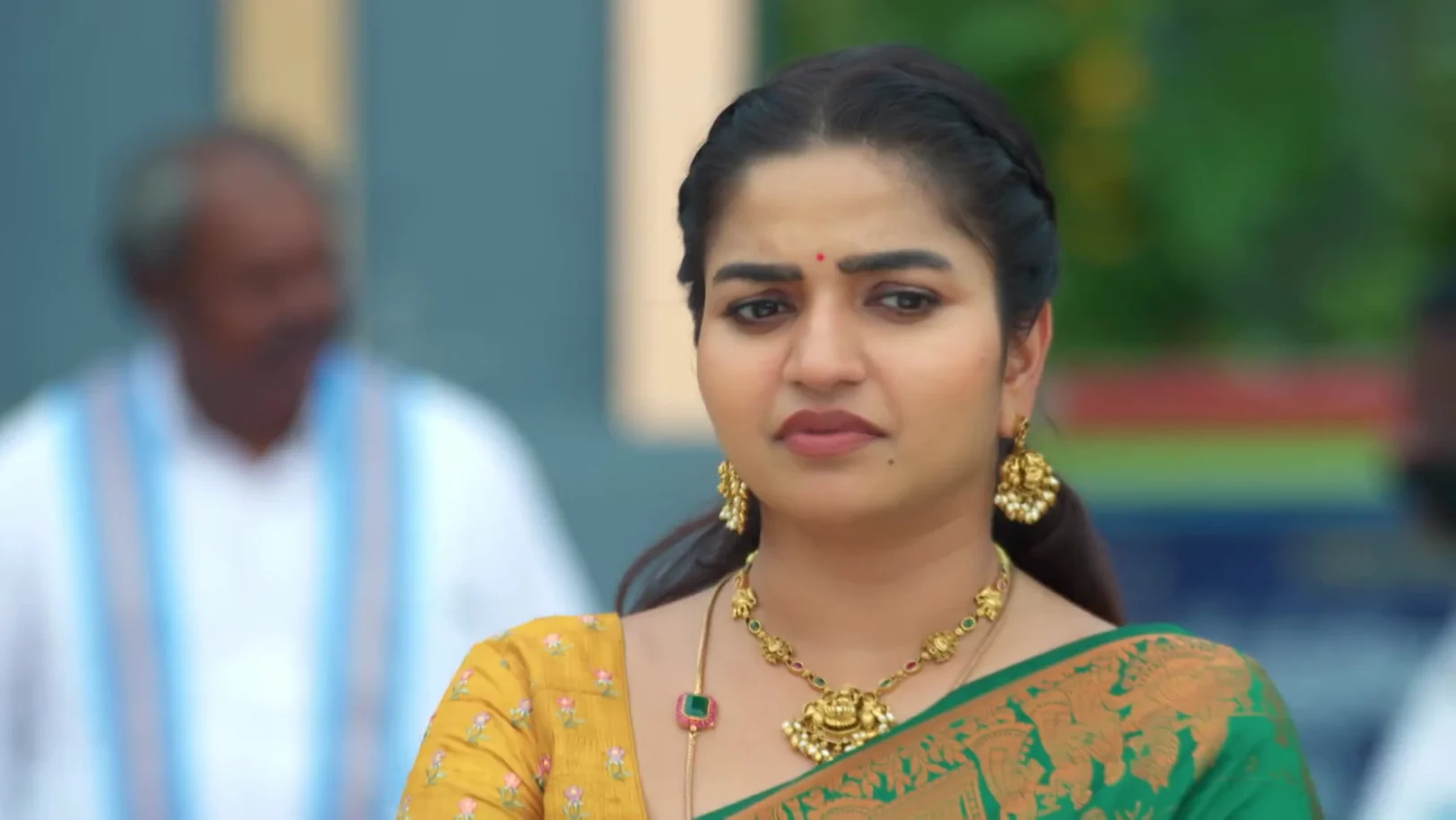 Arivu and Rathna Seek Vaikuntham's Blessings - Anna 