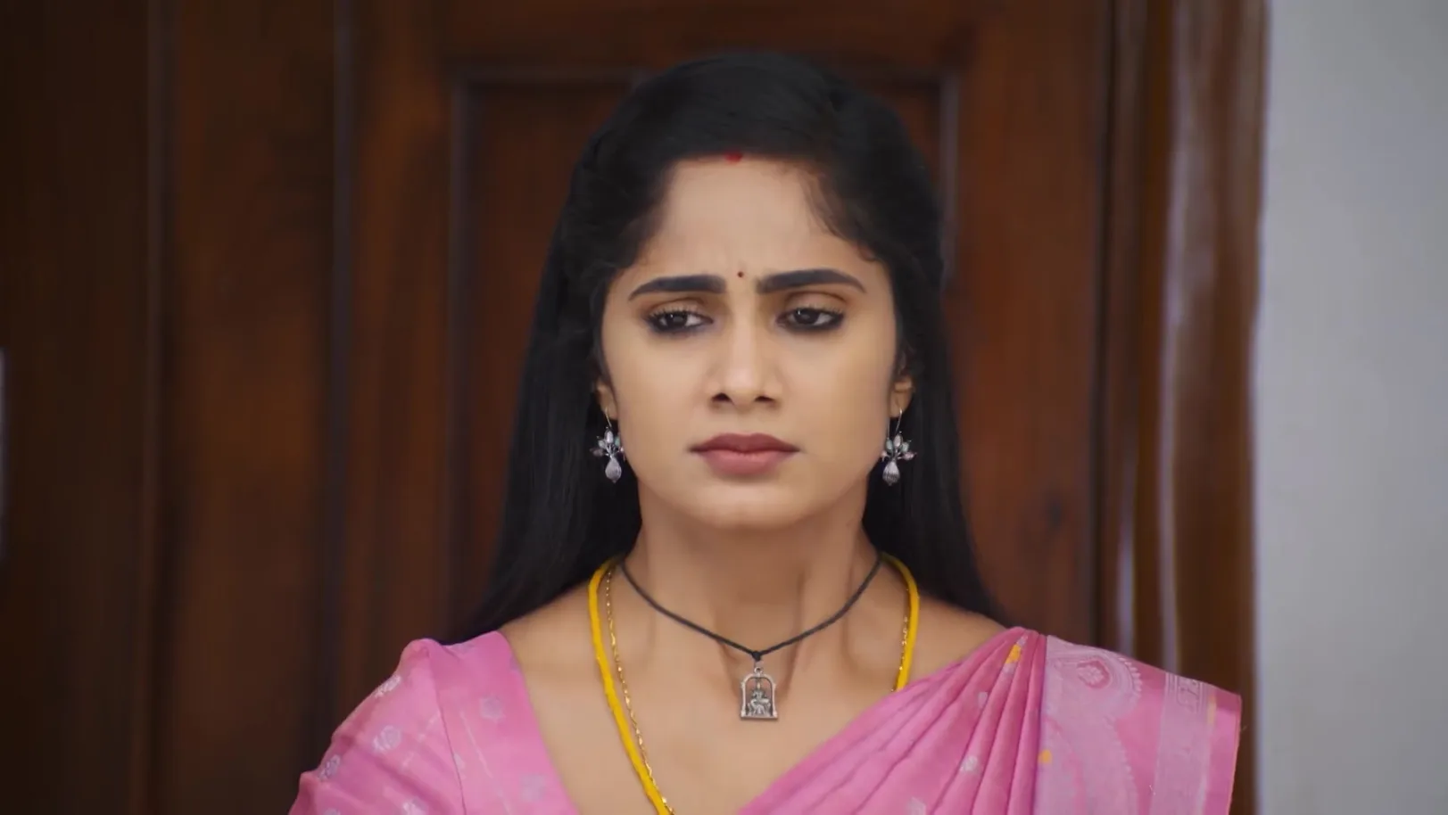 Poorni Escapes from Rohit - Ayali  Poorni Escapes from Rohit - Ayali