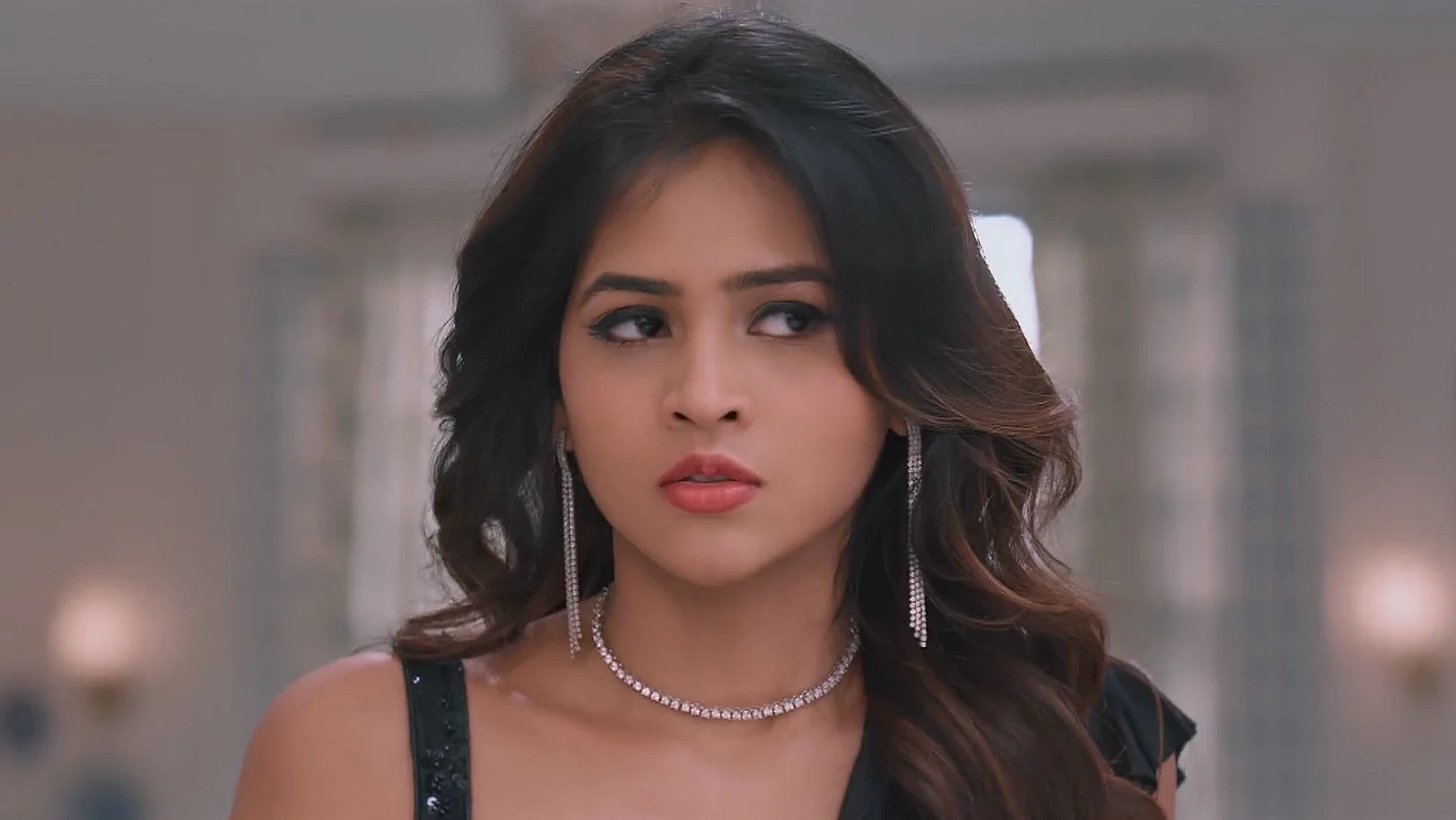 Anika and Urmila Accuse Saru - Saru 