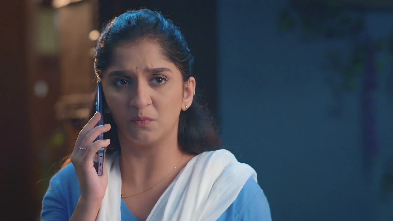 Taarini Worries as Nishita Doesn't Return Home - Taarini 
