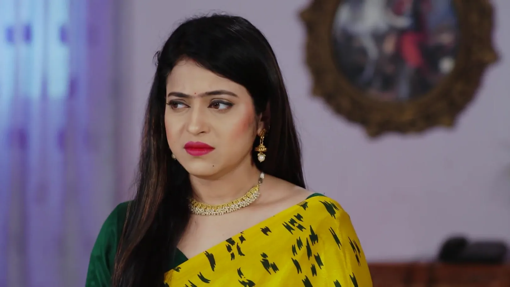 Archana Tries to Expose Raghu - Sathi Sata Janmara 