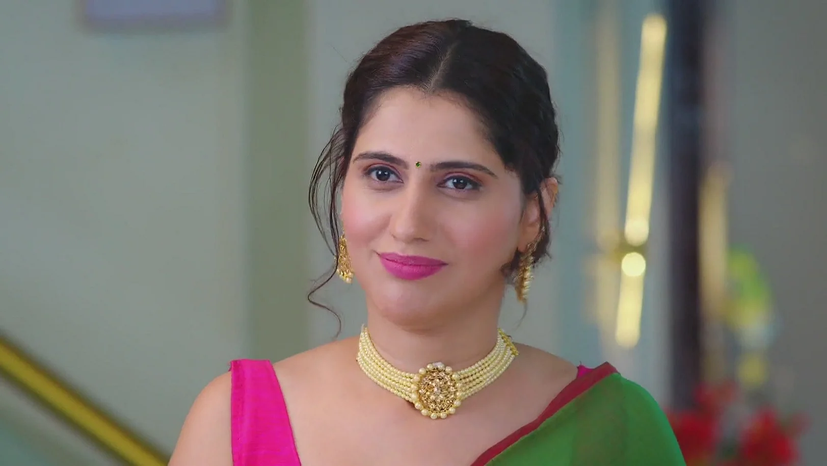 Shivani Leaves the Mehendale Family's House - Savalyachi Janu Savali  Shivani Leaves the Mehendale Family's House - Savalyachi Janu Savali