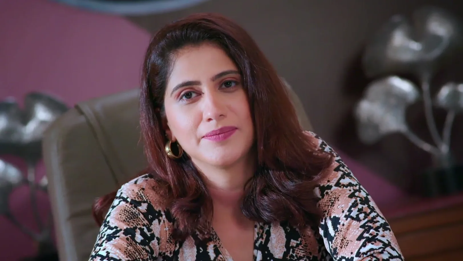 Shivani Tells Tilottama about Her Business Issues - Savalyachi Janu Savali  Shivani Tells Tilottama about Her Business Issues - Savalyachi Janu Savali