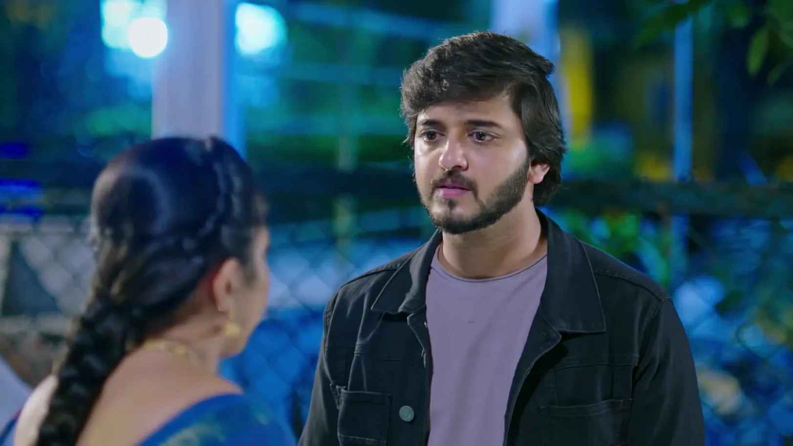 Jahnavi Tells Vishwa about an Incident - Lakshmi Nivasa 