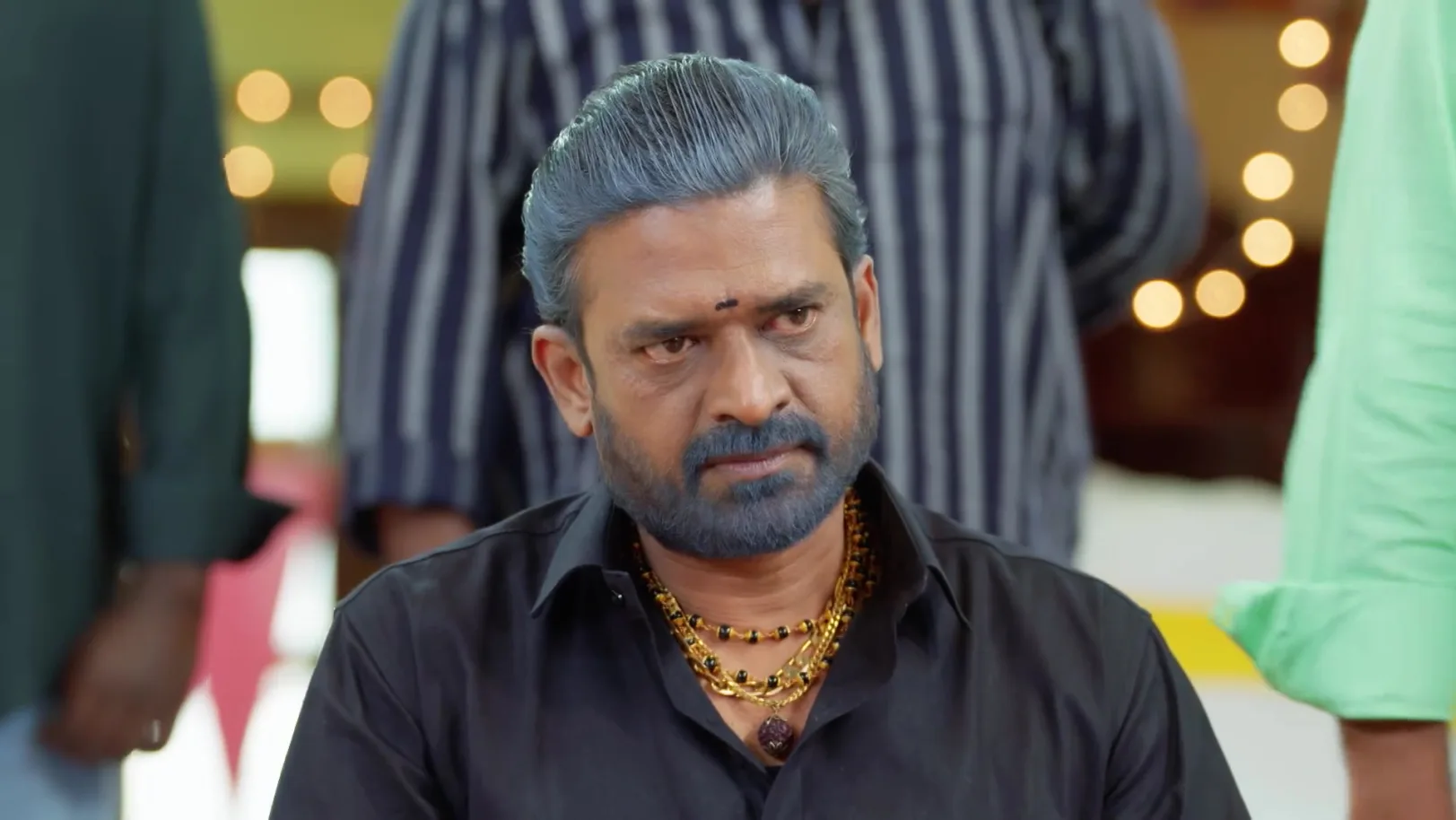 Deepa Stops Devaki - Chinnan Siru Kiliye 