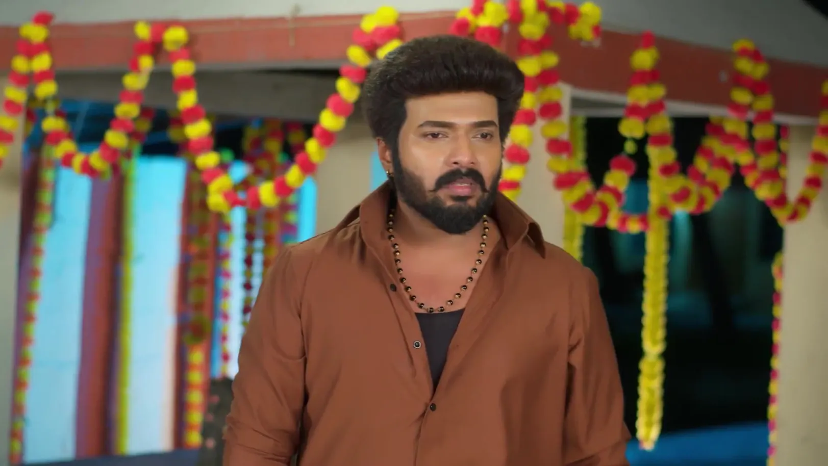 Rajarajan Tries to Stop Raja - Karthigai Deepam 